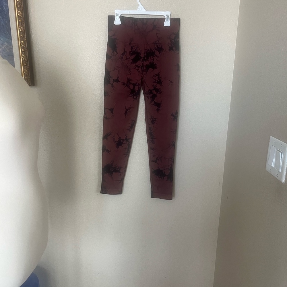 Tie-Dye Leggings - Maroon and Black